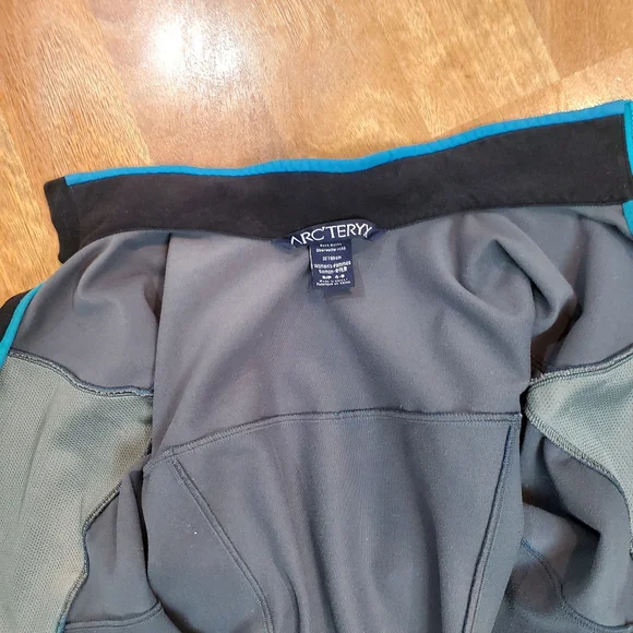 Arc'teryx Women's Vintage Blue Ski Jacket - Picture 11 of 16